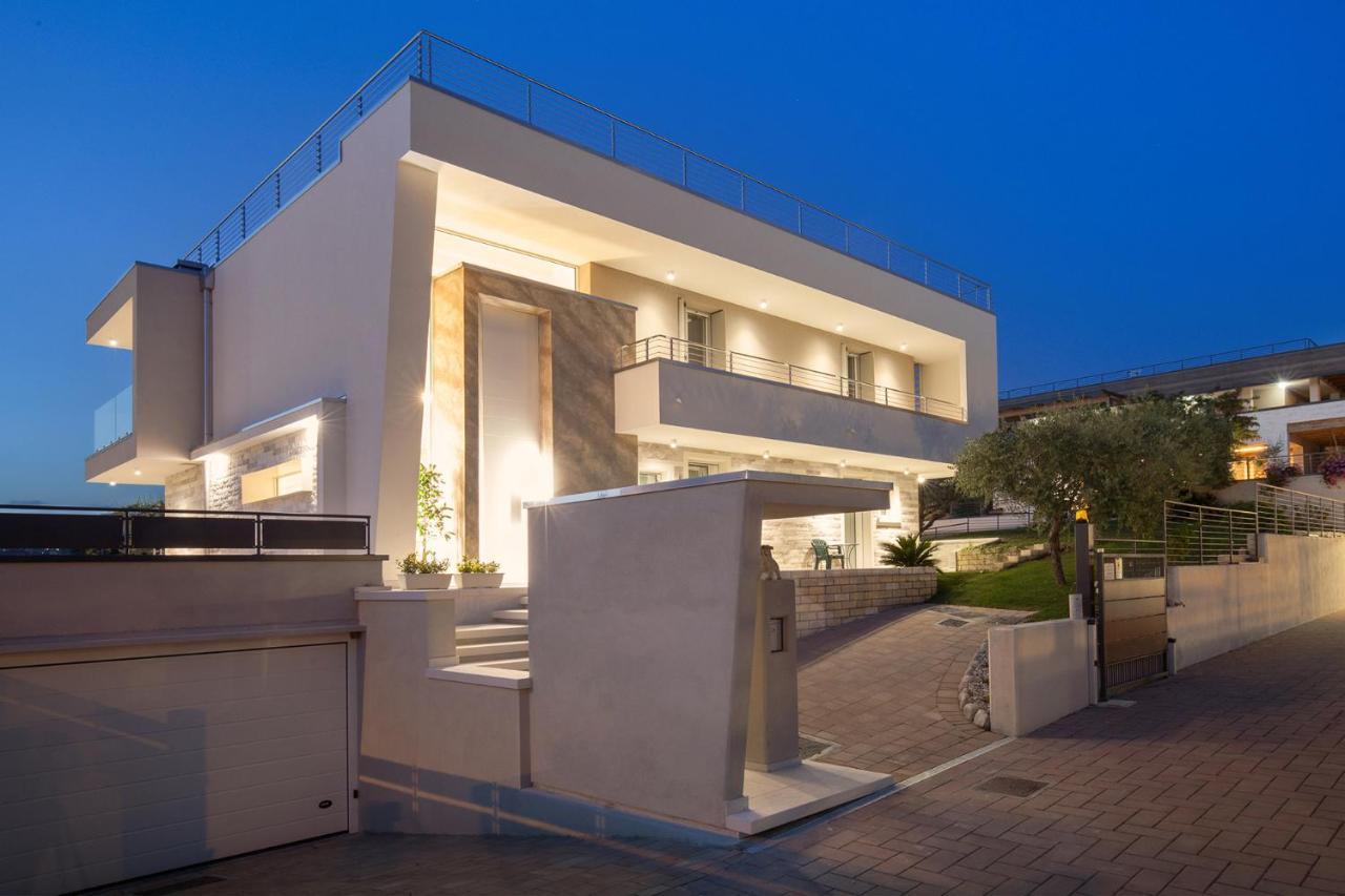 Villa Aurora-Holiday Home Apt3 Bardolino Exterior photo