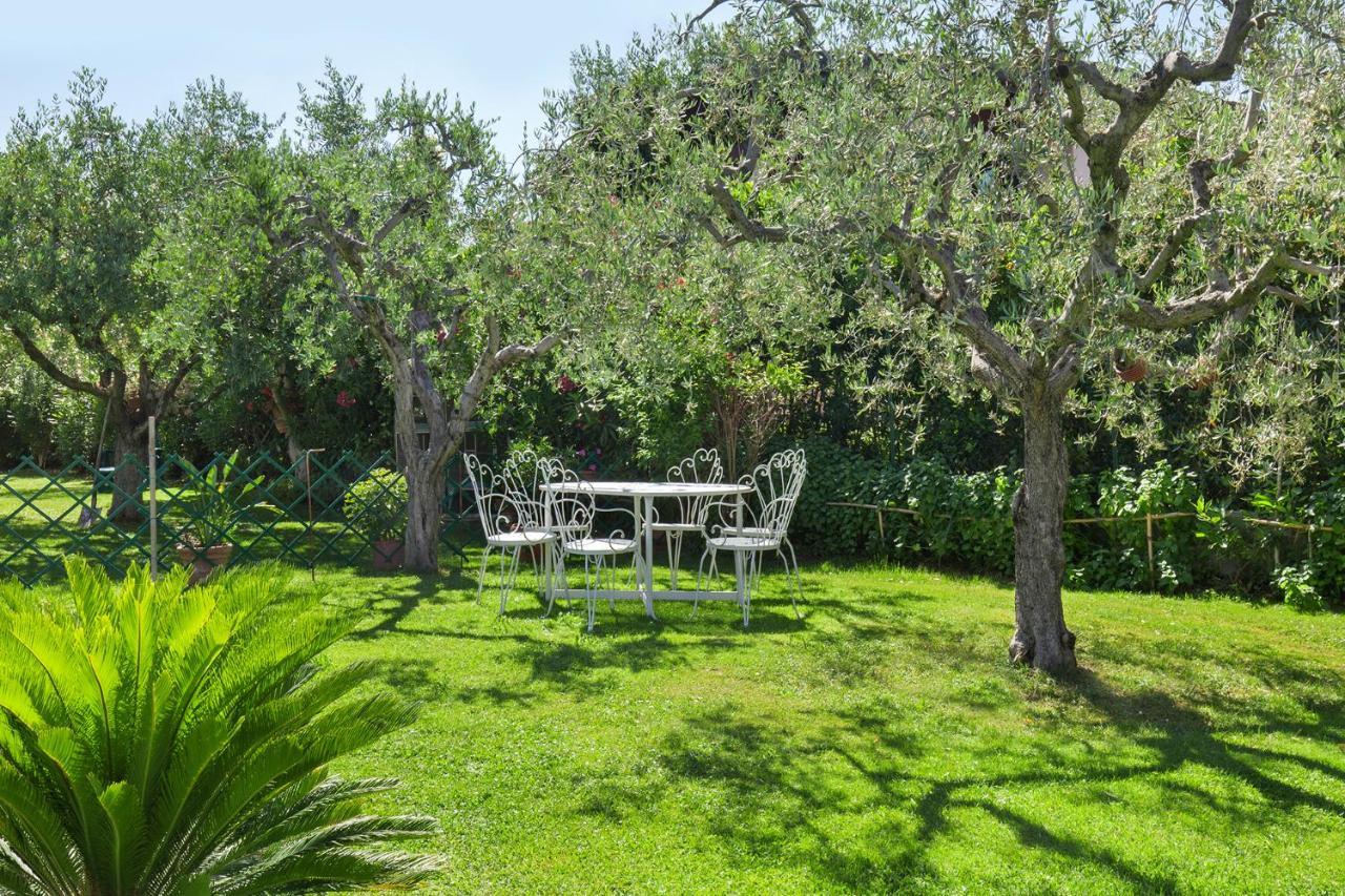Villa Aurora-Holiday Home Apt3 Bardolino Exterior photo