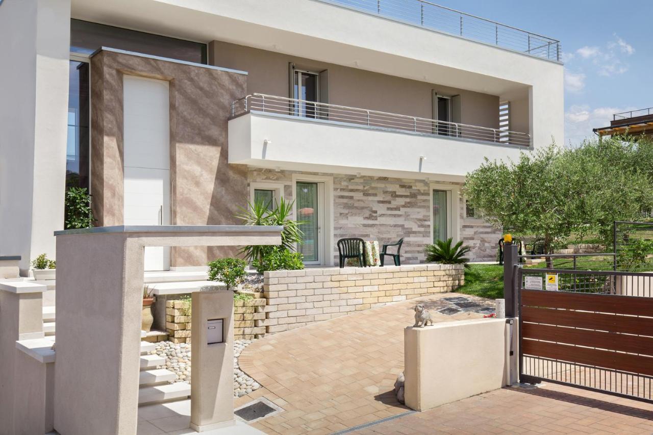 Villa Aurora-Holiday Home Apt3 Bardolino Exterior photo